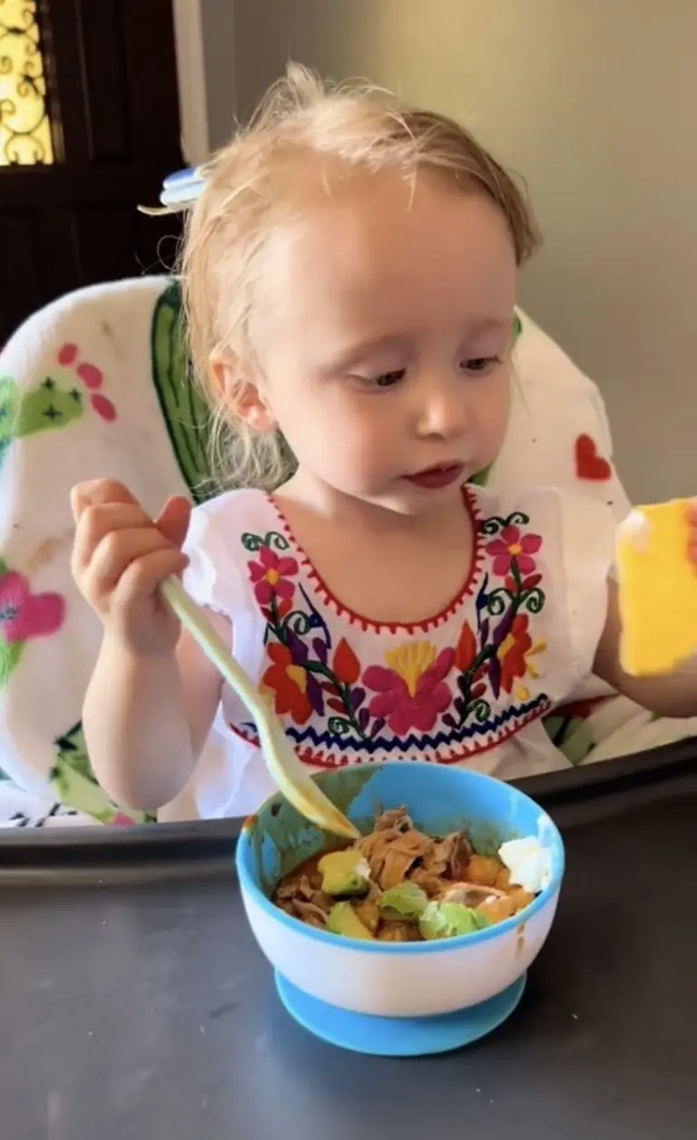 Niña prefiere pozole a nuggets - TikTok