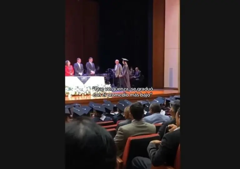 Joven se graduó con el promedio más bajo (TikTok)
