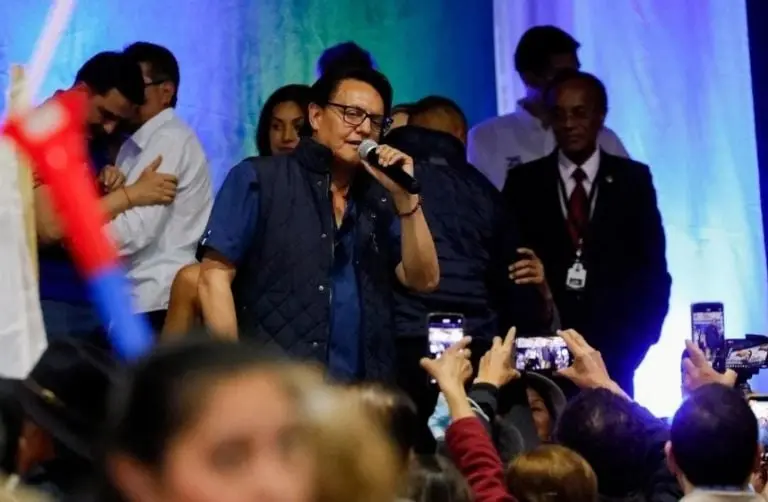 El candidato presidencial Fernando Villavicencio fue agredido durante un mitin en Quito, Ecuador Créditos: Especial