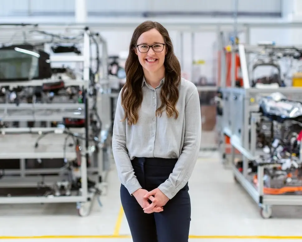 9. Ingeniería mecánica y profesiones afines: 21,869 pesos