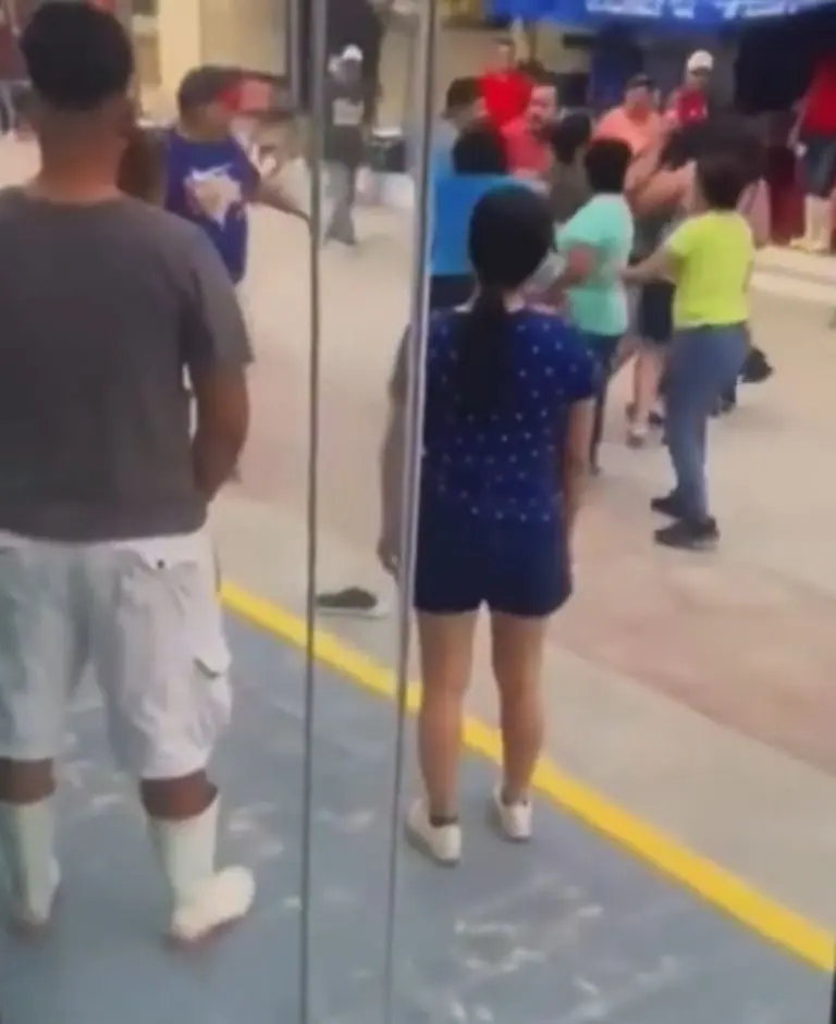 Mujeres protagonizan pelea en Tampico - Tomada de video