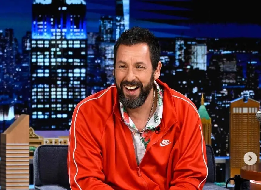 Ahora tiene 57 años, está casado con Jackie Sandler y tienen 2 hijas. Ha trabajado en películas como Misterio a bordo y No estás invitada a mi bat mitzvah.