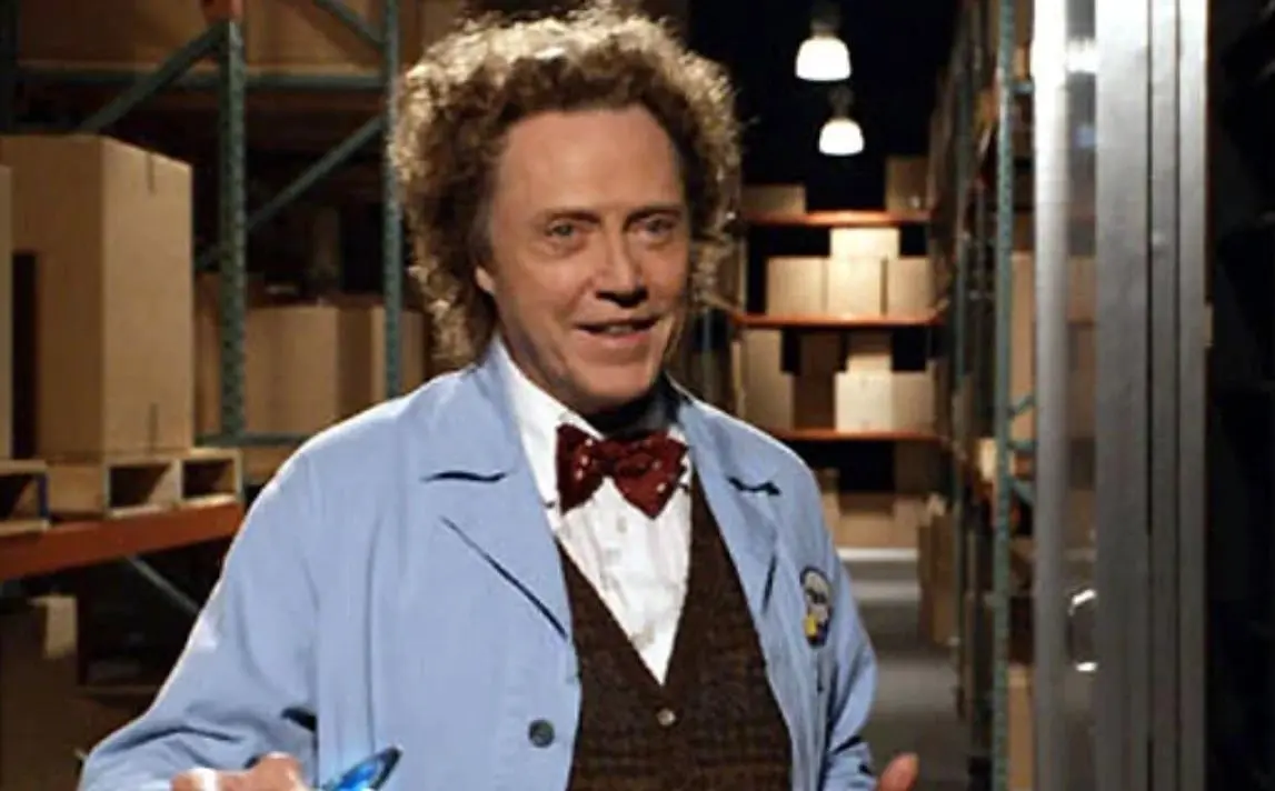 Christopher Walken interpretó a Morty, el hombre que regala el control a Michael