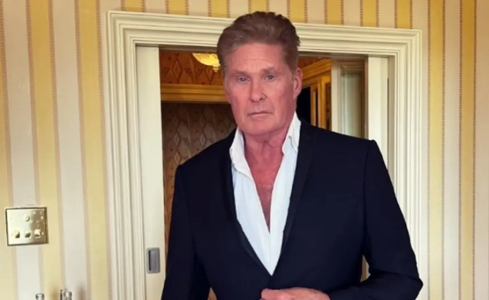 Ahora tiene 71 años, ha trabajado en las películas Guardianes de la galaxia 2 y Baywatch.