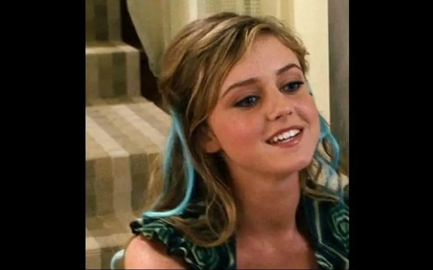 Lorraine Nicholson interpretó a Samantha de adolescente.