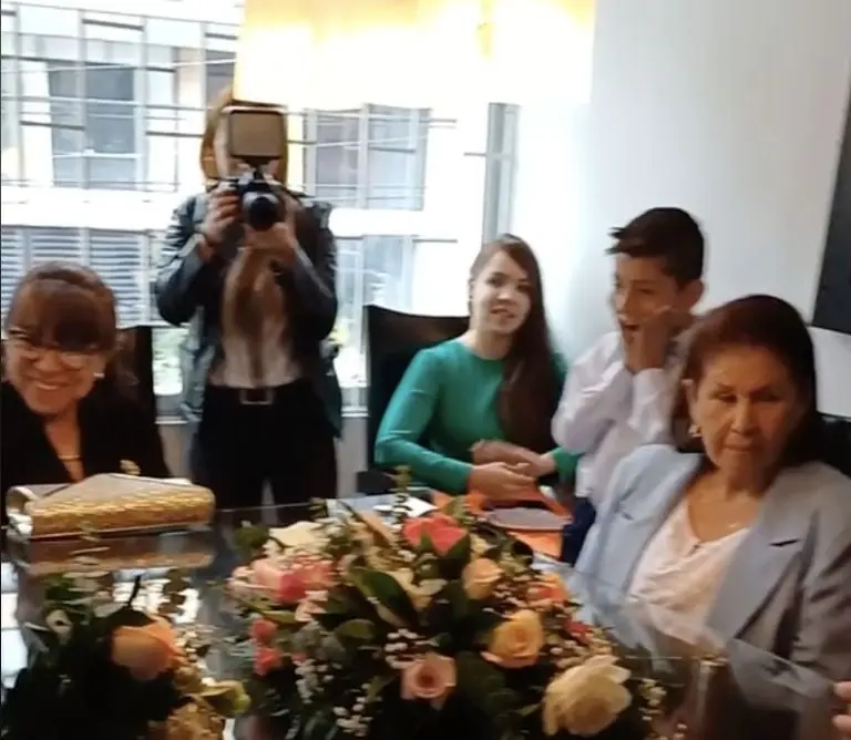 VIDEO: Mujer pide un tiempo a su novio en plena boda. Foto: Tik Tok