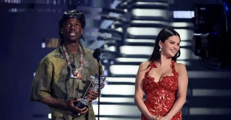 Selena Gomez pide que no la conviertan en meme por sus gestos en los VMAs Créditos: MTV