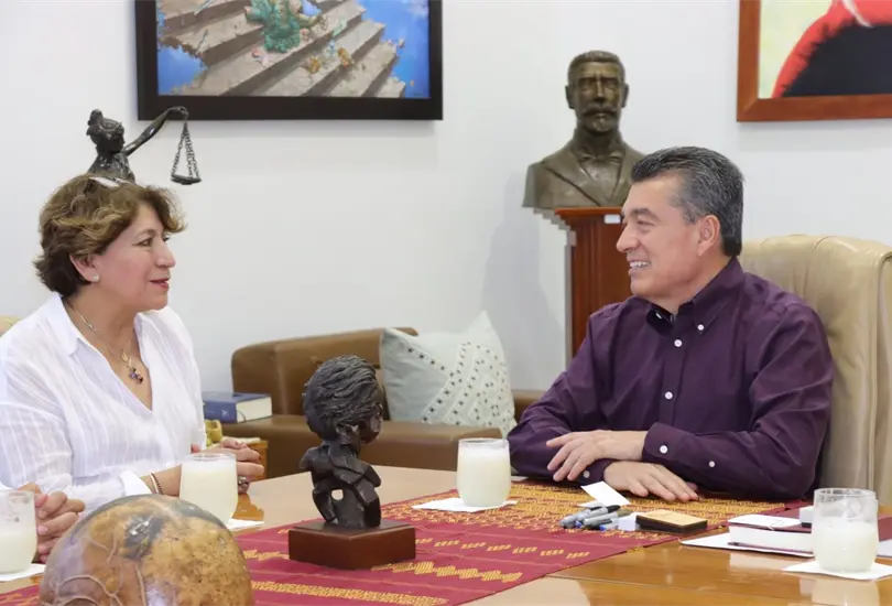 Rutilio Escandón felicita a Delfina Gómez por su toma de protesta como gobernadora de Edomex. Rutilio Escandón felicita a Delfina Gómez por su toma de protesta como gobernadora de Edomex.