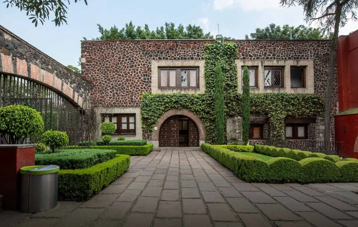 Se trata de una universidad privada, cuenta con 33 carreras y fue fundada en 1967.