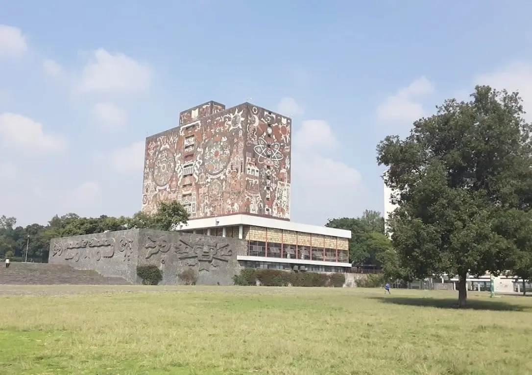 Es la universidad más grande de América Latina y se ubica entre las 100 mejores del mundo.