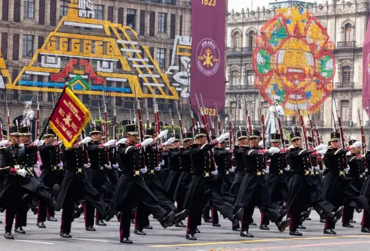 México celebra el 213 Aniversario del Grito de Independencia con un gran espectáculo. 