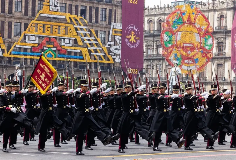 México celebra el 213 Aniversario del Grito de Independencia con un gran espectáculo. México celebra el 213 Aniversario del Grito de Independencia con un gran espectáculo.