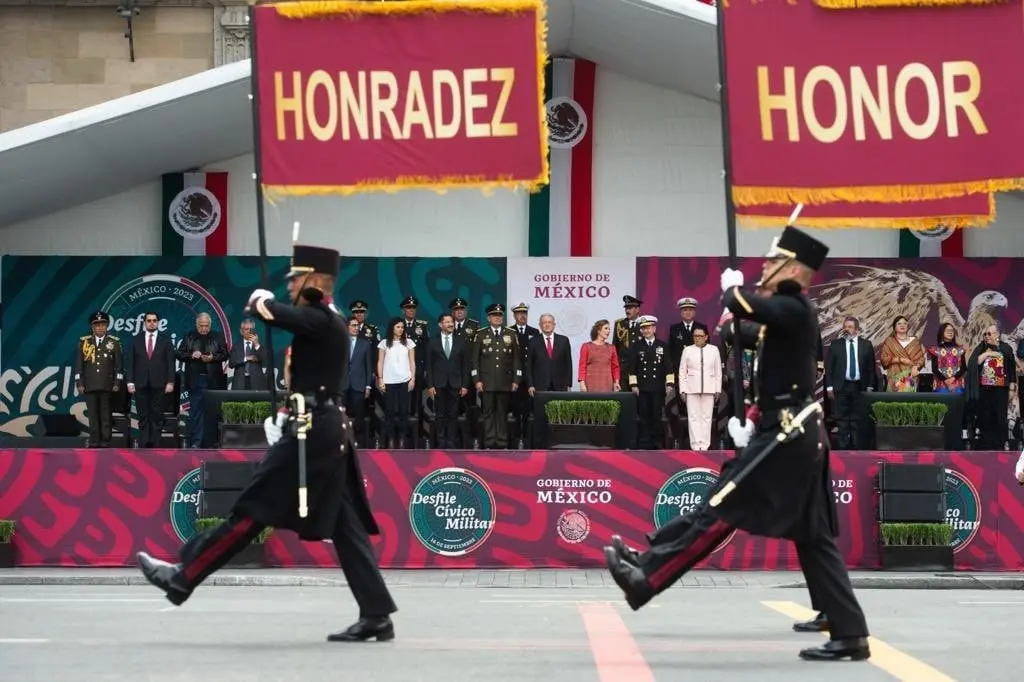 El Aniversario de la Independencia de México, fue dedicado al Colegio Militar, que cumple 200 años de su fundación. 
