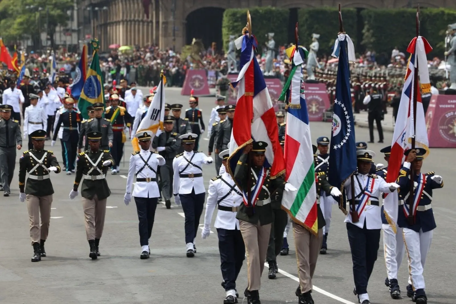 También participaron miembros de las fuerzas armadas de China, Venezuela, Nicaragua, El Salvador y Cuba.