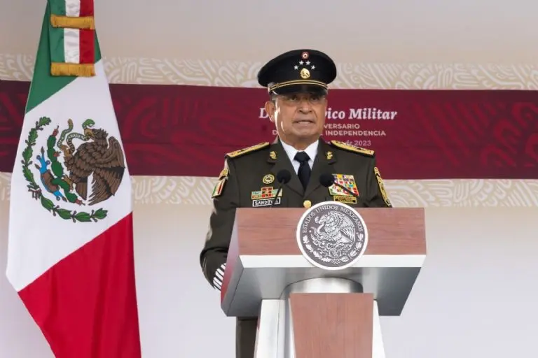 Luis Crescencio Sandoval llama a la unidad nacional durante el desfile Créditos: Presidencia
