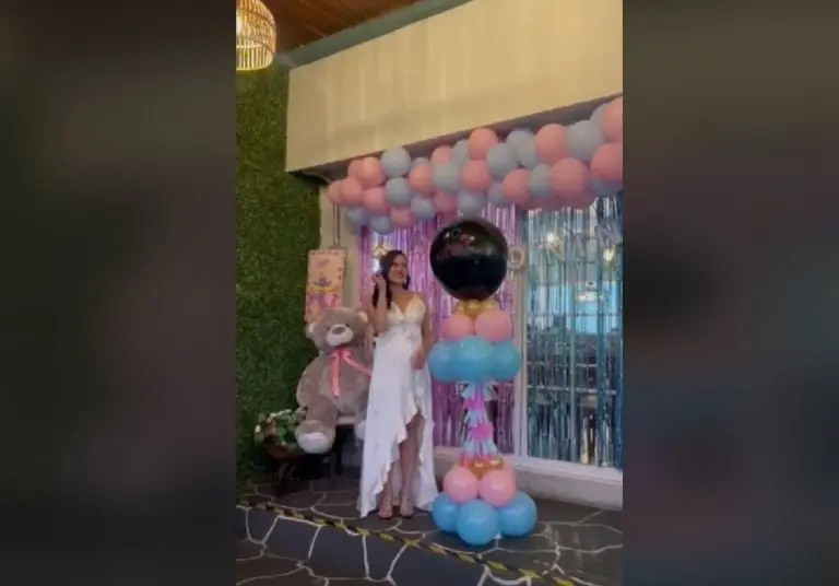 Madre soltera hace fiesta de revelación de género (TikTok)