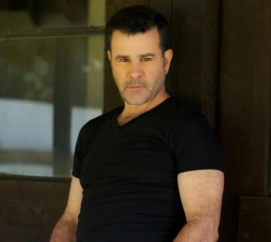 Ahora tiene 53 a&ntilde;os, est&aacute; casado con Biby Gayt&aacute;n y tienen 5 hijos. En los &uacute;ltimos a&ntilde;os ha trabajado en telenovelas como Donde hubo fuego y Gloria Trevi: Ellas soy yo.