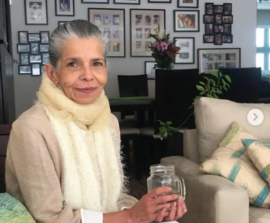 Ahora tiene 71 a&ntilde;os y en la vida real tambi&eacute;n es mam&aacute; de Mariana Garza, la protagonista. En los &uacute;ltimos a&ntilde;os ha trabajado en series como Esta historia me suena y Luis Miguel, la serie.