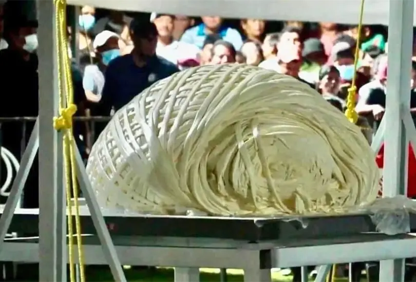 El queso fue elaborado en el municipio de Pijijiapan y fueron necesarios casi 6 mil litros de leche. 