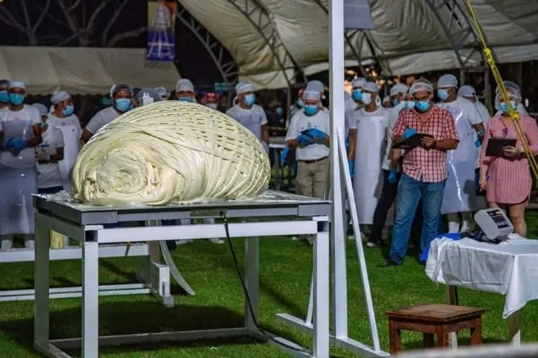 Con 558 kilogramos productores de leche y queso del municipio de Pijijiapan, rompieron el Récord Guinness Créditos: Especial