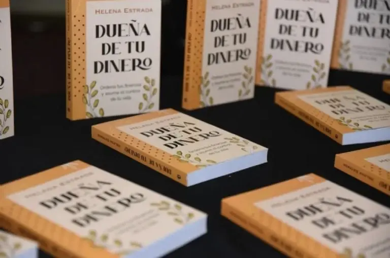 Escritora presenta su libro, pero la firma de autógrafos se vuelve en viral por una razón inesperada Créditos: Instagram