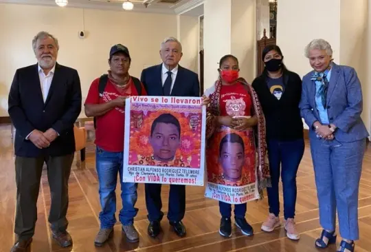 No hemos dejado de buscar un solo día, dice AMLO sobre los 43 estudiantes de Ayotzinapa. 