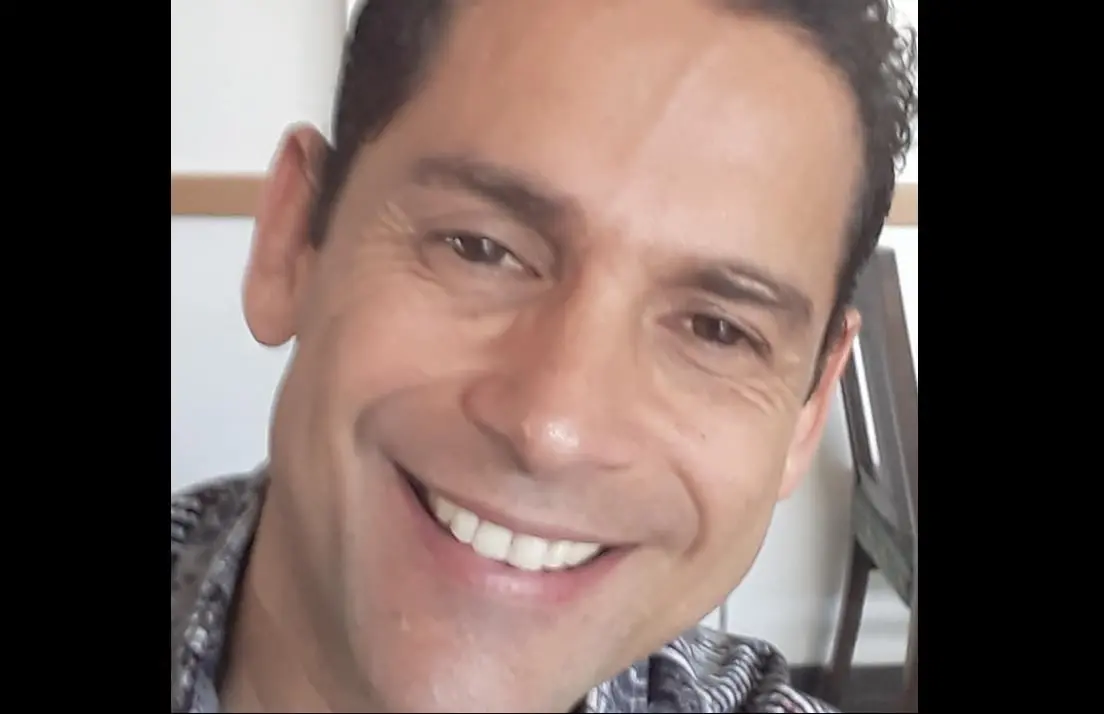 Ahora tiene 51 a&ntilde;os y es padre de tres hijos. Dej&oacute; la actuaci&oacute;n y la m&uacute;sica para convertirse en pastor.