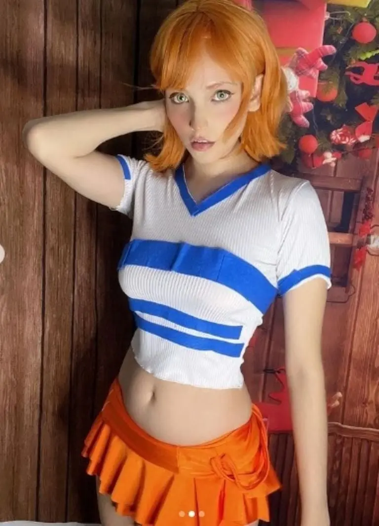 Modelo se viste de Nami de One Piece - Elia Fery