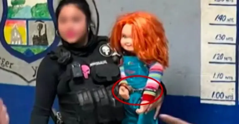 ¡Detienen a Chucky en Coahuila! Sujeto lo utilizaba para intimidar y pedir dinero Créditos: Captura de video