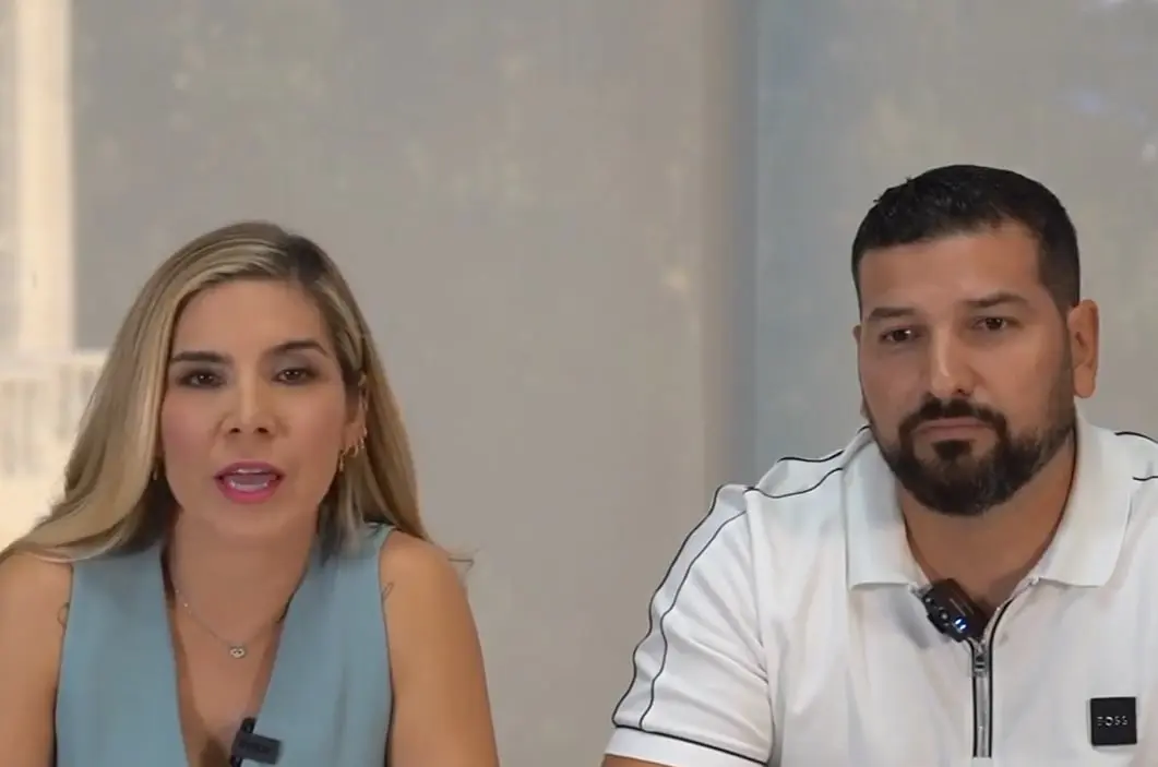 En su reciente libro, Hernández señaló que Karla Panini envidiaba a Karla Luna por su amistad con Arturo Beltrán Leyva y los beneficios económicos que recibía de él. Tras la muerte de la comediante, Panini y su esposo se habrían quedado el dinero de Luna.