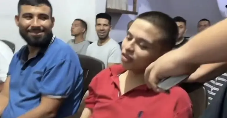 Niño del video 'Son trece' actualmente se encuentra anexado y se vuelve viral por segunda ocasión Créditos: Captura de video