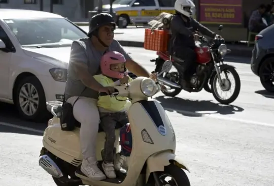 CDMX: ¿Cómo deben ser los casos para motociclistas según el nuevo Reglamento de Tránsito? 