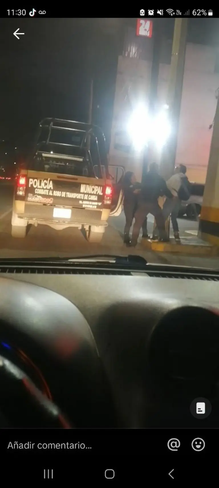 Uber capta a patrulla llevándose a su pasaje