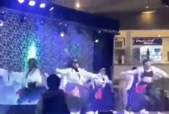 VIDEO: Pared colapsa y aplasta a bailarines durante concierto en Colombia. 