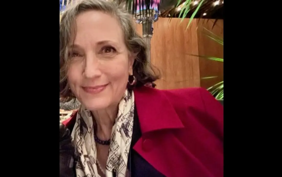 Ahora tiene 64 años y está casada con Chris Calkin. Ha participado en películas como Fama y Jumanji: el siguiente nivel.