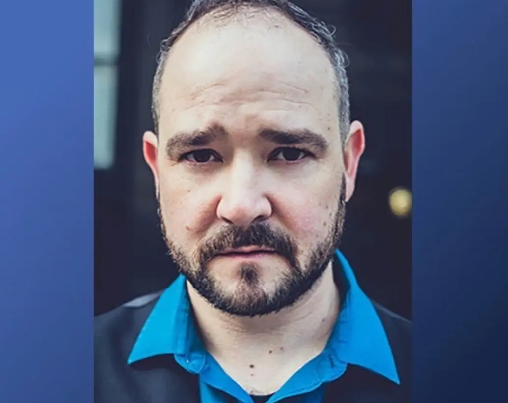 Ahora tiene 40 años y es padre de dos hijos. Está dedicado a la actuación de doblaje y ha prestado su voz en películas como Peter Pan y La bella y la bestia.