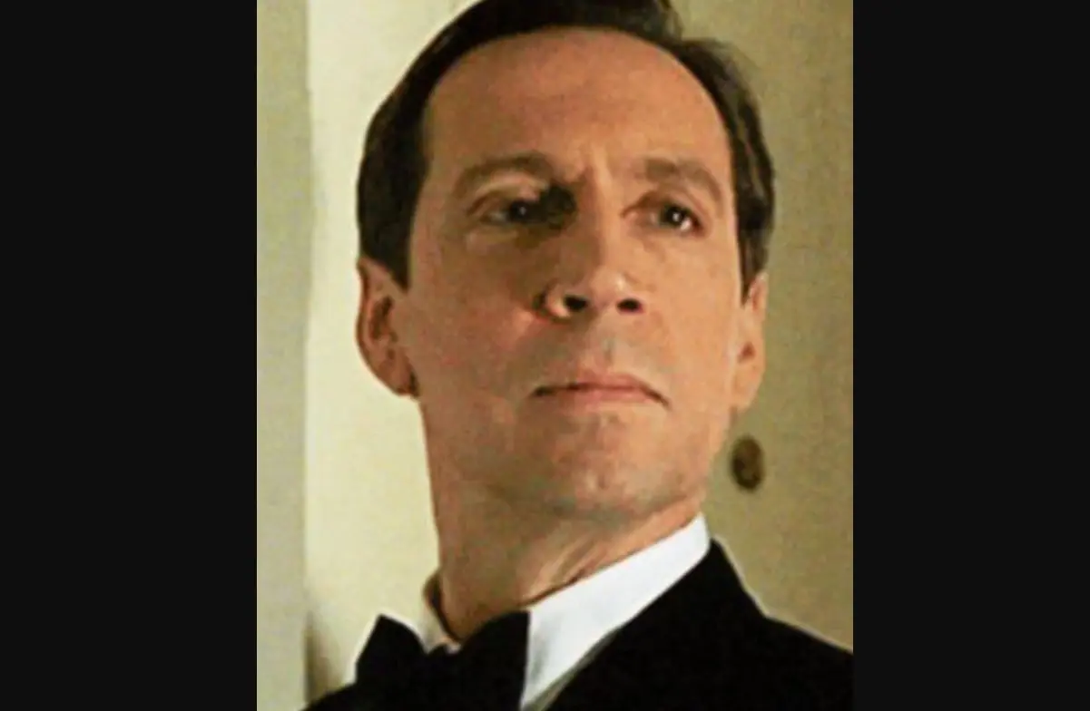 Jonathan Hyde interpretó a Samuel Parrish y a Van Pelt, el cazador