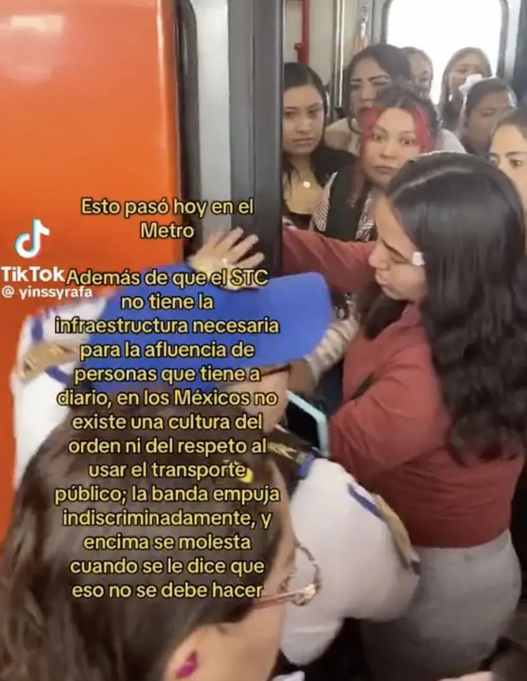 VIDEO: Mano de pasajera queda atorada en las puertas del Metro CDMX. Foto: Tik Tok