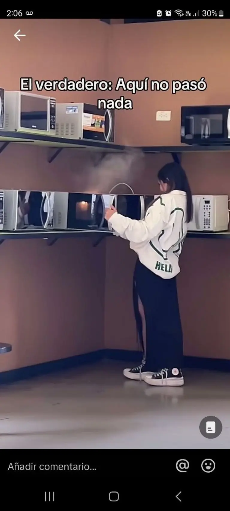 Joven descompone horno - Tomada de video