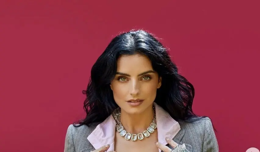 La hija de Eugenio Derbez estudió Artes Visuales en la School of Visual Arts de Nueva York.