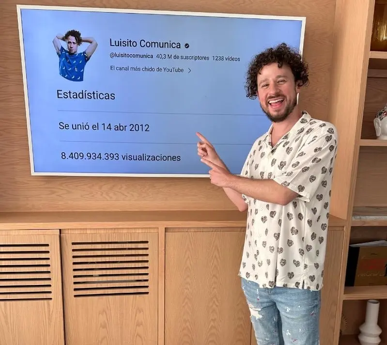 El youtuber mexicano estudió la carrera de Ciencias de la Comunicación en la Universidad Autónoma de Puebla.