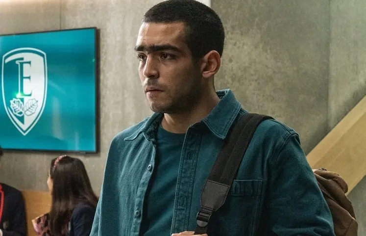 &Eacute;lite: Temporada 7 (20 de octubre). Omar ha vuelto. Iv&aacute;n tiene el coraz&oacute;n roto. Isadora lidia con su peligrosa familia. &iquest;Podr&aacute;n los alumnos de Las Encinas confiar los unos en los otros?