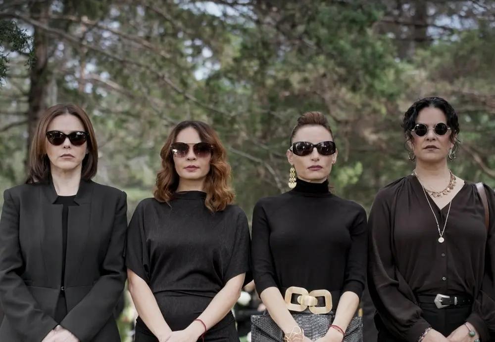 Pacto de silencio (11 de octubre). Una influencer se infiltra en las vidas de cuatro mujeres para poder conocer la verdad sobre su nacimiento.