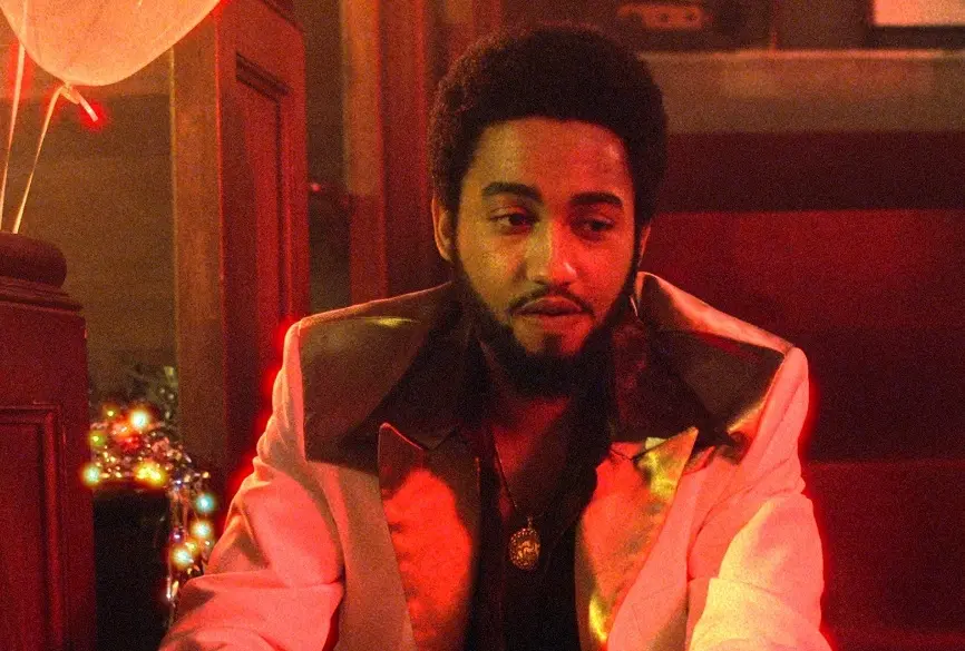 Disco Inferno (20 de octubre). Una pareja que se prepara para arrasar en la pista de baile m&aacute;s popular de L. &Aacute;. conjura una presencia oscura que pone en la mira al beb&eacute; que esperan.