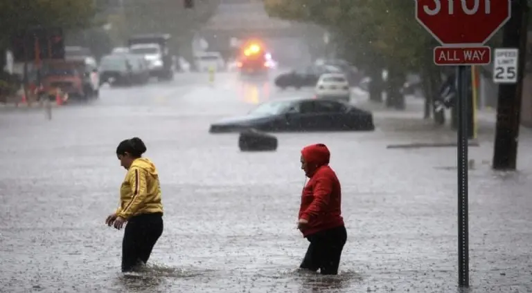 ¡Apocalipsis! Nueva York entra en crisis por lluvias e inundaciones de un metro de altura. Foto: BBC