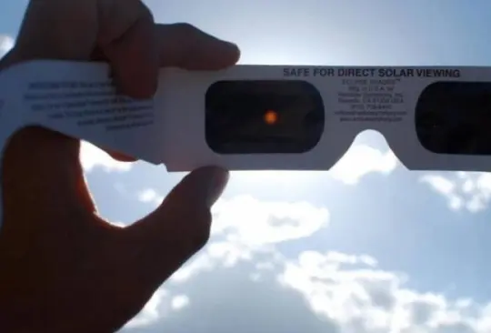 Eclipse Solar en México: ¿Cómo hacer lentes para ver eclipses con solo 20 pesos? 