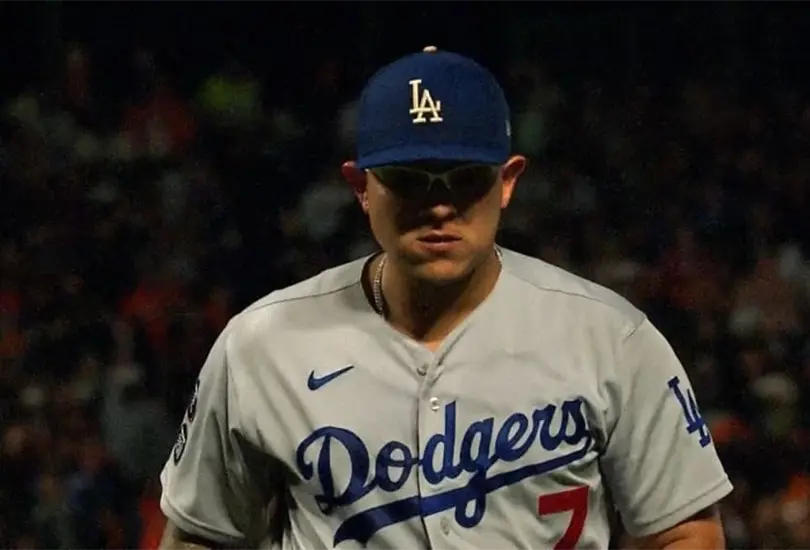 Beisbolista mexicano Julio Urías es arrestado en Los Ángeles por este delito. Beisbolista mexicano Julio Urías es arrestado en Los Ángeles por este delito.