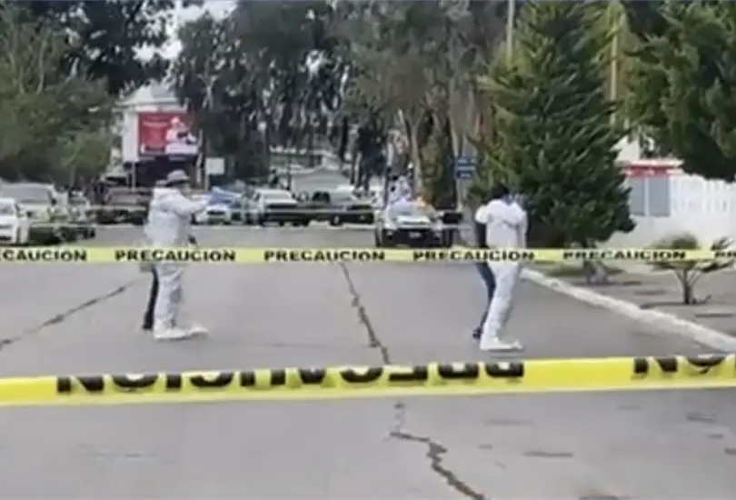 El sujeto después de dispararle le quito el celular. El sujeto después de dispararle le quito el celular.