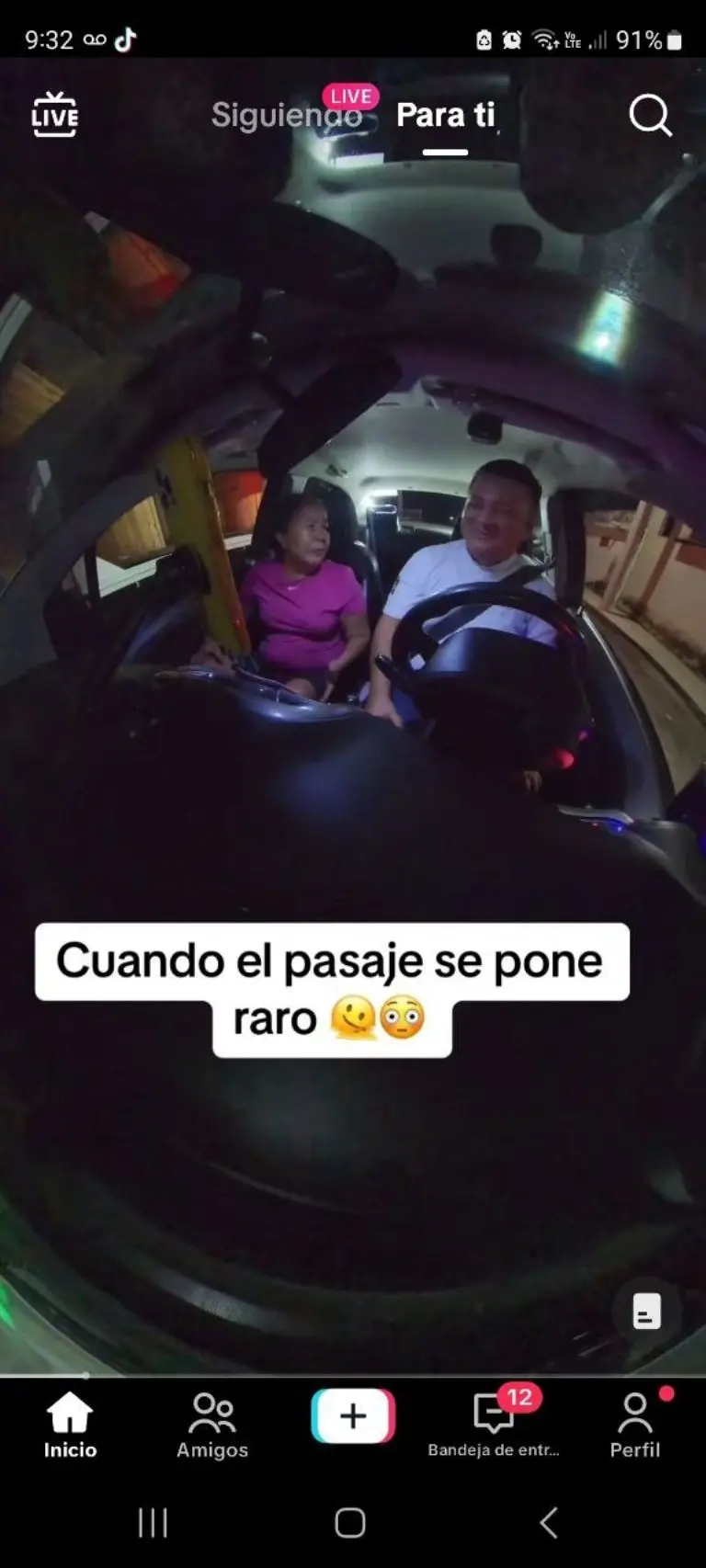 Señora ebria intenta besar a conductor -Tomada de video