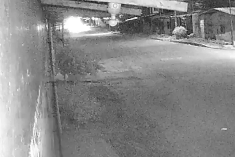 Explota auto por granada - Tomada de video